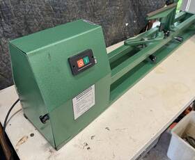 Central Machinery T31082 Wood Lathe 14x40 Inch Capacity 4 Speed Slightly Used Made By Vevor