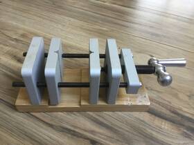 Peachtree Woodworking Supply 814310010211 Pen Blank Centering Vise For Drilling Center Holes In Blanks Using A Dril