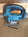 Makita XVJ03 18V Lxt Cordless Jig Saw Tool Only Lightly Used. Fixed Price $135.00.