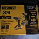 Dewalt Combo Kit With 20V/60V Flexvolt 9 Ah & 4 Battery, DCK250X1QQ1 *new*. Fixed Price $390.00.