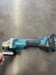 Makita XAG04 18V Lxt Brushless Cordless Angle Grinder W/ Battery. Fixed Price $79.99.